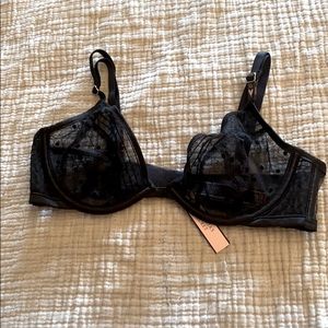 BNWT Victoria secret lace bra.